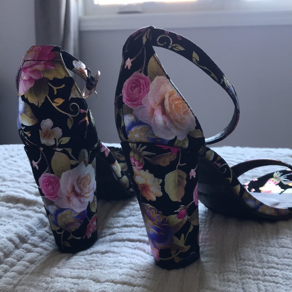 Black Floral Heels - Picture 3 of 4